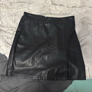 🎁5/$25🎁 Shein Black Faux Leather Mini Skirt, Size XS